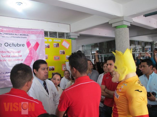 Sensibilizan SSM y Monarcas Morelia a mujeres sobre prevención del cáncer de mama