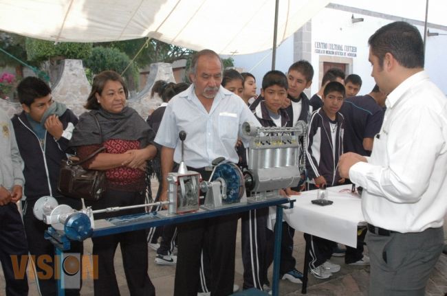 Tianguis y Caravana de la Ciencia de visita en Indaparapeo, Michoacán.