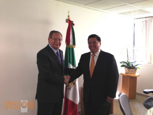 Se reúne Jesús Reyna con Director General de la CFE.