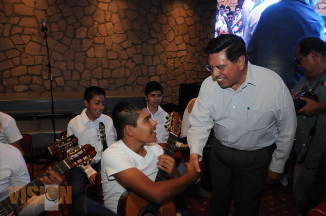 Con sus voces, niños michoacanos se pronuncian en contra de la violencia