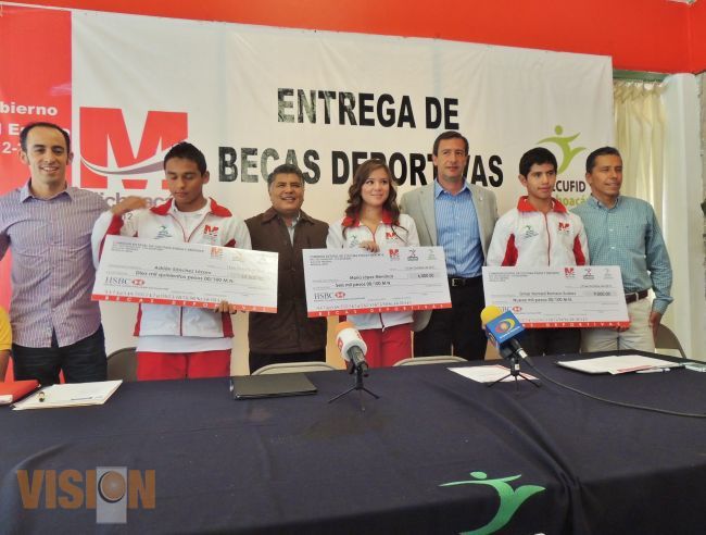 Cecufid entregó más de 800 mil pesos en becas deportivas. 
