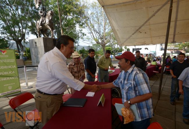 Más de 700 habitantes de Tenencia Morelos fueron atendidos en audiencia y caravana de servicios.