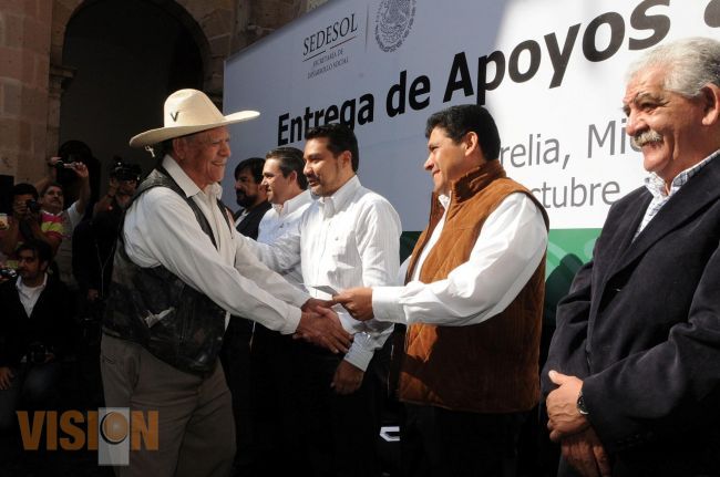 530 artesanos michoacanos reciben apoyos de a través de Fonart