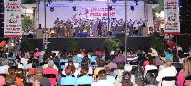 Gran actuación de la Rondalla de Saltillo en la Plaza Morelos