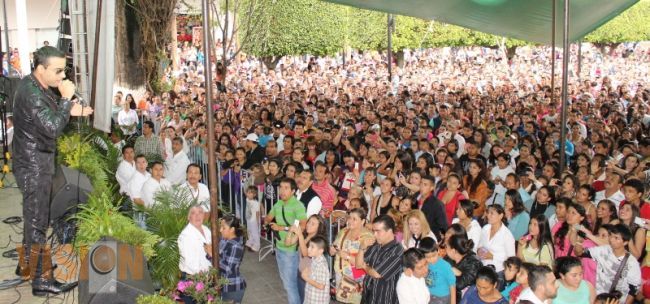 Espectacular actuación de Germán Montero, reunió más de 10 mil almas en el centro de Uruapan