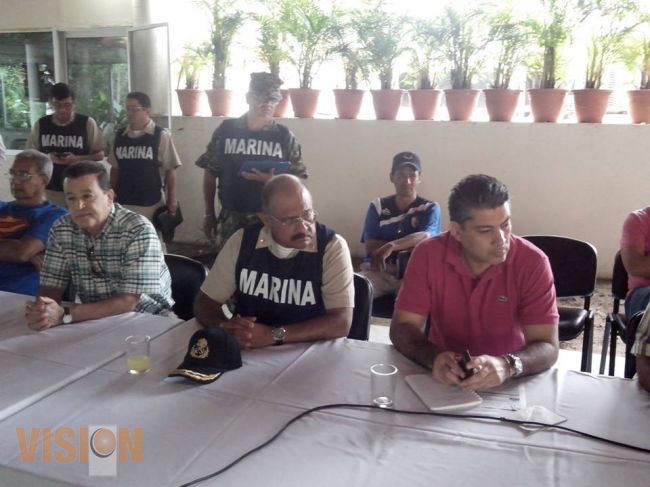 Eric Fernández encabeza campaña de información a la población sobre la llegada de huracán
