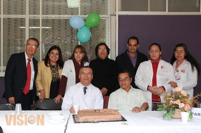 DIF Estatal festeja a los médicos del CREE.