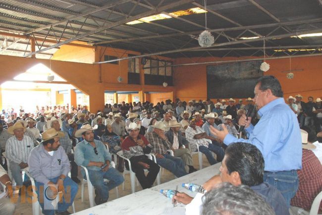 e reúnen Sedru y Sagarpa con cerca de 400 productores y porcicultores 