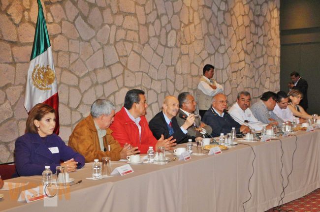 Reforzar el trabajo conjunto con los Municipios, una prioridad: Fausto Vallejo.