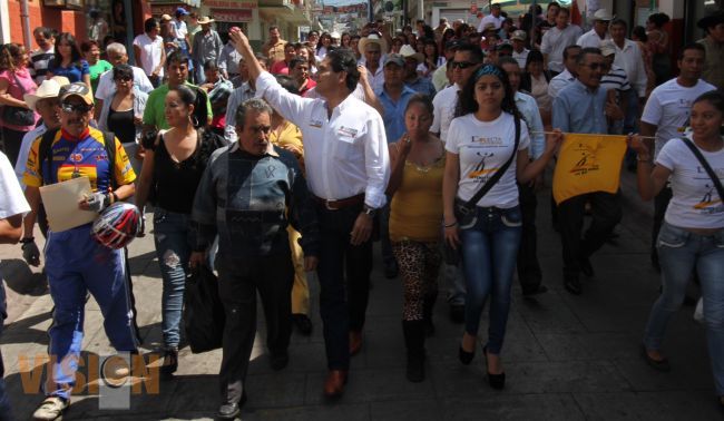 Silvano cumple compromisos con habitantes del oriente de Michoacán
