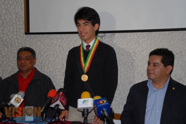 Nicolaita distinguido con medalla de Oro en Olimpiada Internacional de Astronáutica
