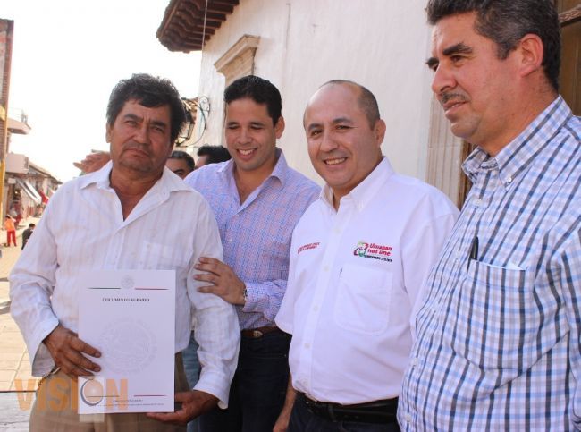 Tras 20 años de espera, 818 campesinos de Uruapan recibieron títulos parcelarios