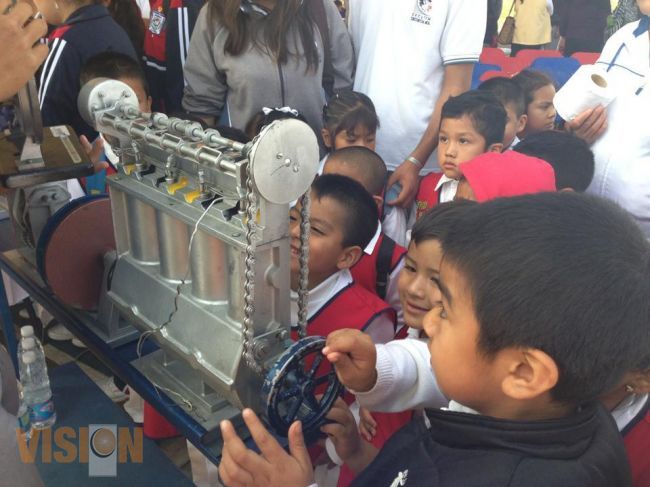 Niños de Tzintzuntzan disfrutaron del tianguis y caravana de la ciencia 