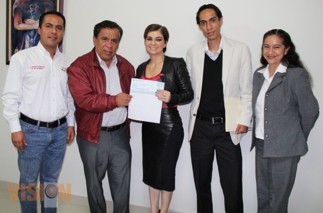Entrega la H. Junta Cívica Patriótica 2013 donativo de 55 mil pesos al DIF Municipal