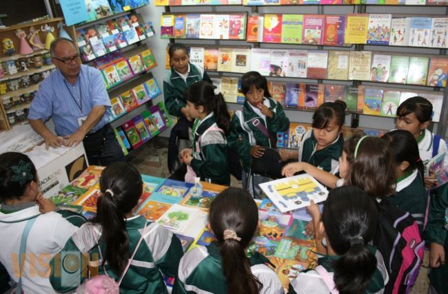 UMSNH presente en la 6ta Feria del Libro Michoacán 2013