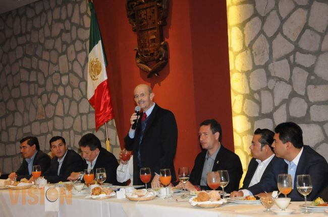 El mejor legado que este gobierno puede dejar, impulsar el desarrollo y talento de los jóvenes: FVF