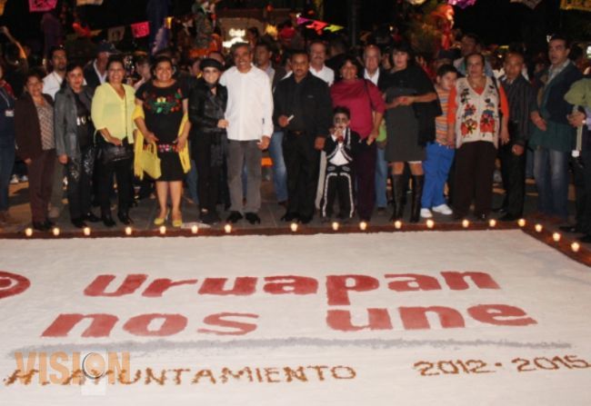 Uruapan revivió tradiciones de noche de muertos y superó expectativas