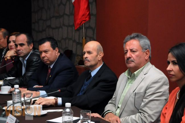 Compromiso mutuo con empresarios para generar y preservar más empleos: FVF