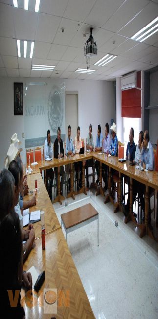 Continúan pláticas entre titular de la Sedru con productores de granos
