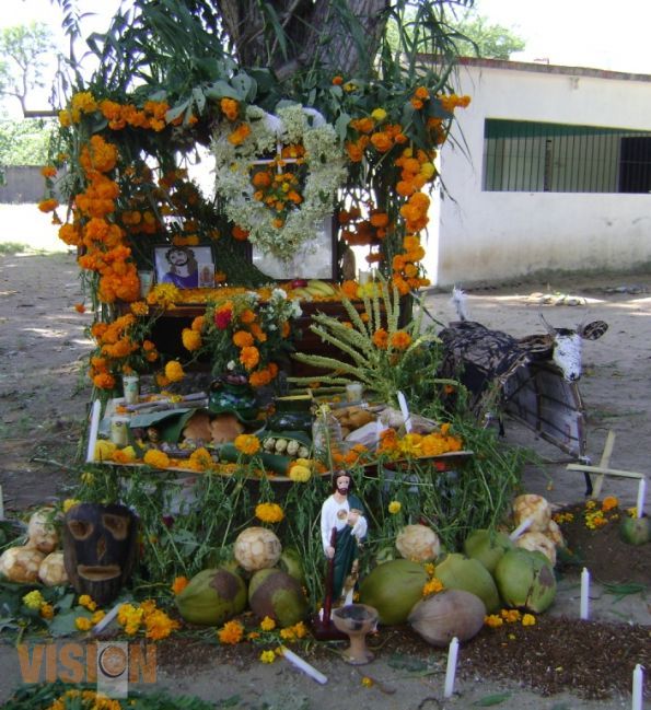 Alumnos de la UIIM presentaron muestra de ofrendas en la costa Nahua.