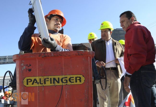 Ayuntamiento fortalece servicio de alumbrado en todo el Municipio.
