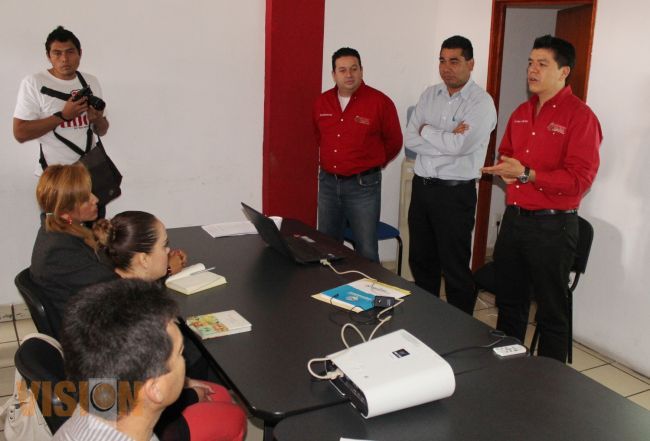 Orientan a empresas de Uruapan para que se inicien en la exportación