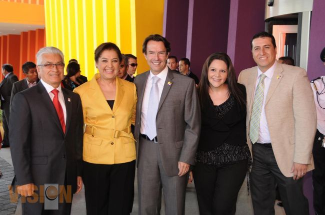 Patricia Mora acude a la presentación del hospital infantil TELETÓN de oncología en Querétaro.