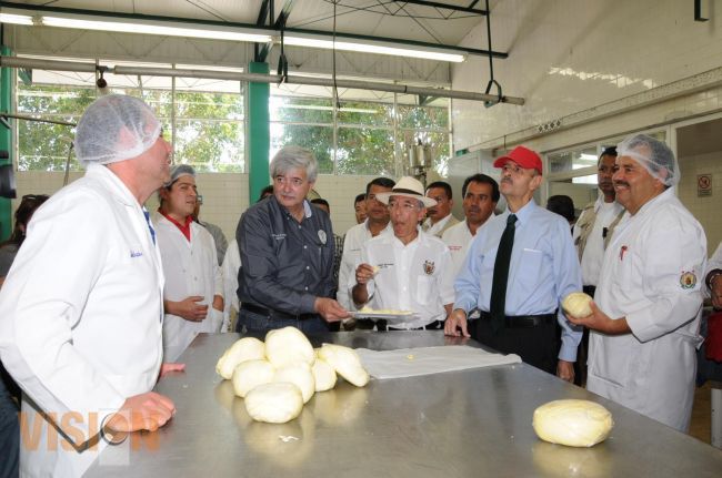 Supervisa Fausto Vallejo y revisa obra en Facultad de Veterinaria