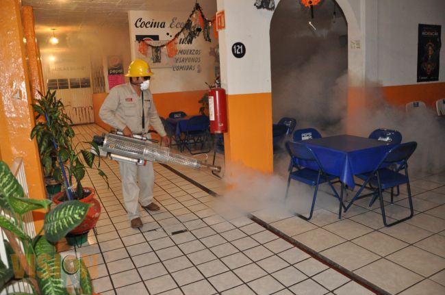 Fumigan mercados y plazas comerciales en beneficio de 12 mil oferentes.