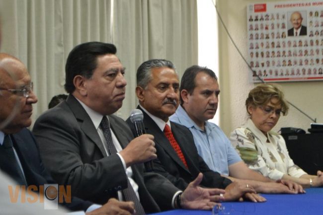 Jesús Reyna dio posesión a Jaime Mares en CEDEMUN.