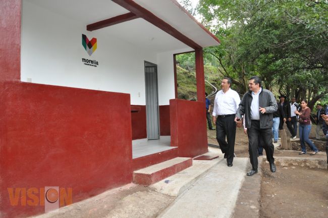 Ayuntamiento moreliano y OXXO entregan obra en los  