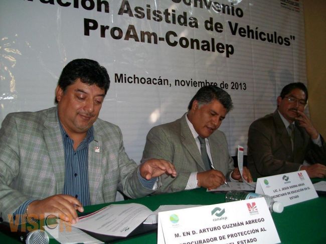 Alumnos del CONALEP cuidan el medio ambiente con afinación de vehículos contaminantes. 