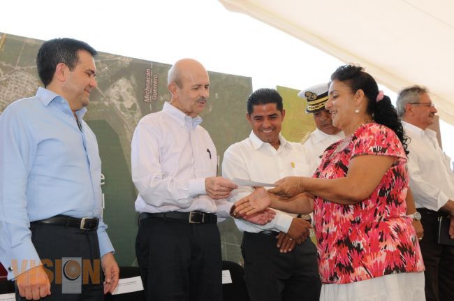 La vocación del puerto de Lázaro Cárdenas es ser uno de los más importantes del país: FVF. 
