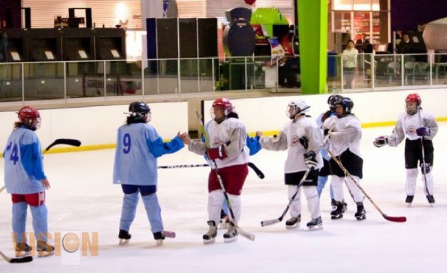 Osos del DF toman el liderato de la Liga Femenil de Hockey Sobre Hielo. 
