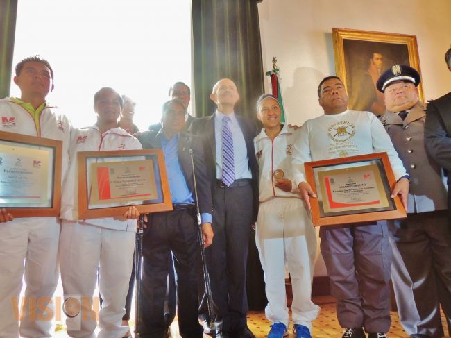 Entregan Premio Estatal del Deporte y Premio al Mérito Deportivo 2013.
