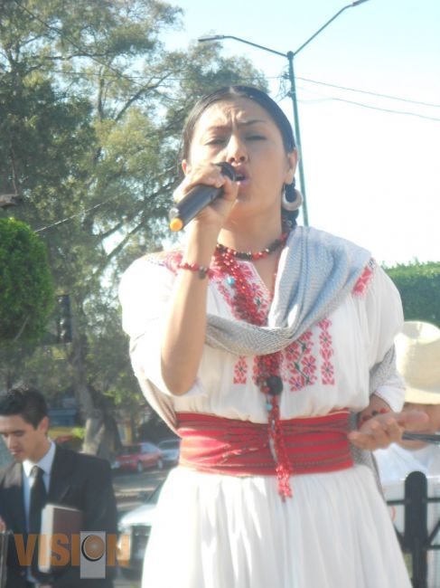 Roció Vega, amenizo el aniversario De la Revolución Mexicana
