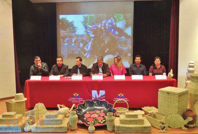 Cuitzeo anuncia la Feria del Tule y el Pulque.
