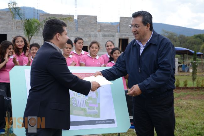 Entregó Wilfrido Lázaro apoyo para Centro de rehabilitación