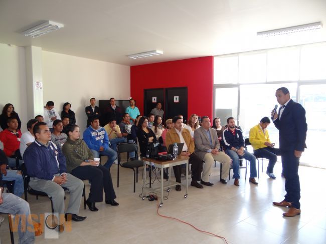 Heriberto Ramón Morales capacita a trabajadores del ICATMI.