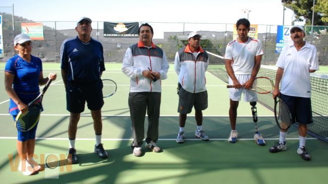 IMDE realiza exhibición de tenis adaptado.
