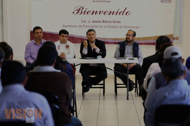 Secretario de Educación reconoce a trabajadores del instituto tecnológico de Ciudad Hidalgo.