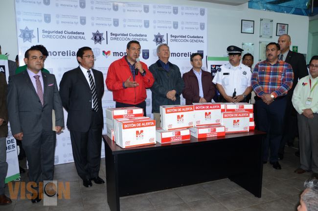 Dotan de 8 mil botones de alerta para colonias de Morelia.