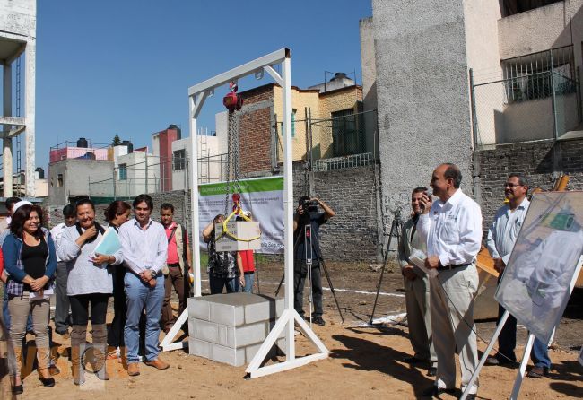 Colocan primera piedra de subcomandancias de la policía municipal.
