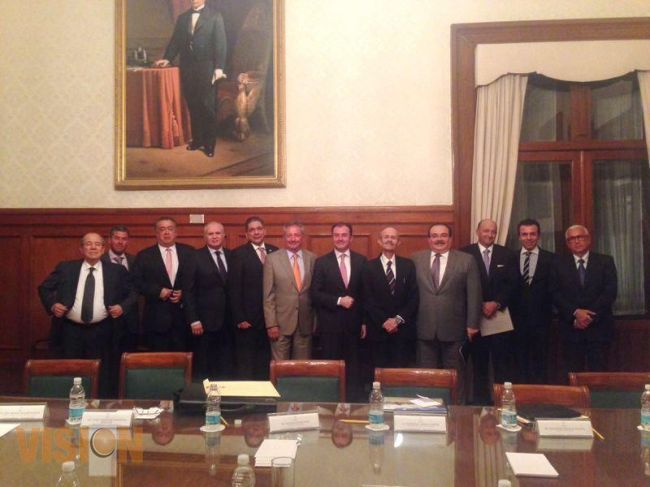 Fausto Vallejo y empresarios michoacanos se reúnen con Luis Videgaray. 