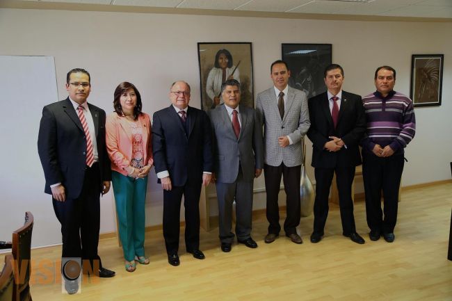 Secretario de educación presentan al nuevo director general del COBAEM.