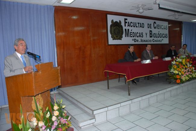 En puerta Licenciatura en Ciencias Forenses