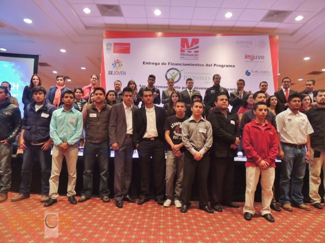 Sejoven entrega financiamientos del programa Emprendedores Juveniles 2013.  