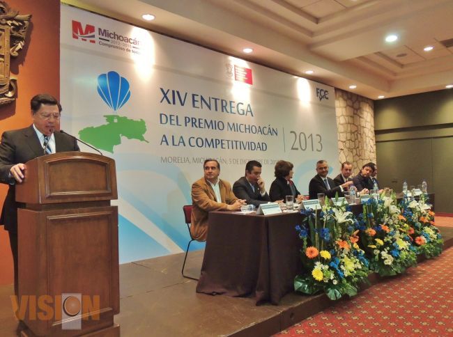 Entregan Premio Michoacán a la Competitividad 2013.