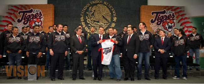 Presidente Enrique Peña Nieto recibe a equipo de beisbol Tigres de Quintana Roo. 