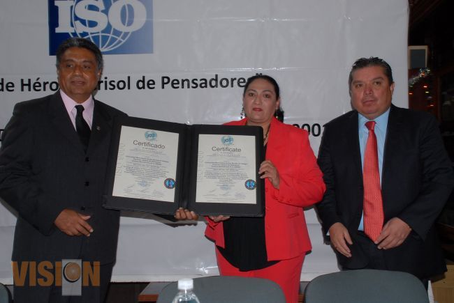Obtiene certificado de calidad sistema bibliotecario de la UMSNH.